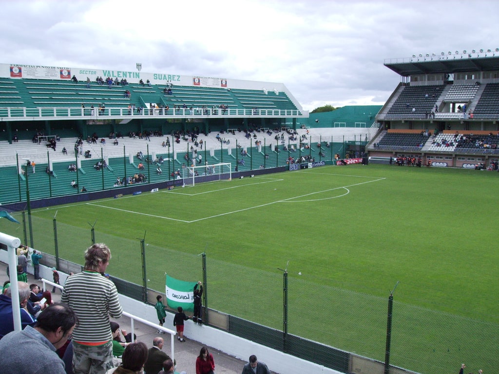 สนามแข่ง : Estadio Florencio Sola