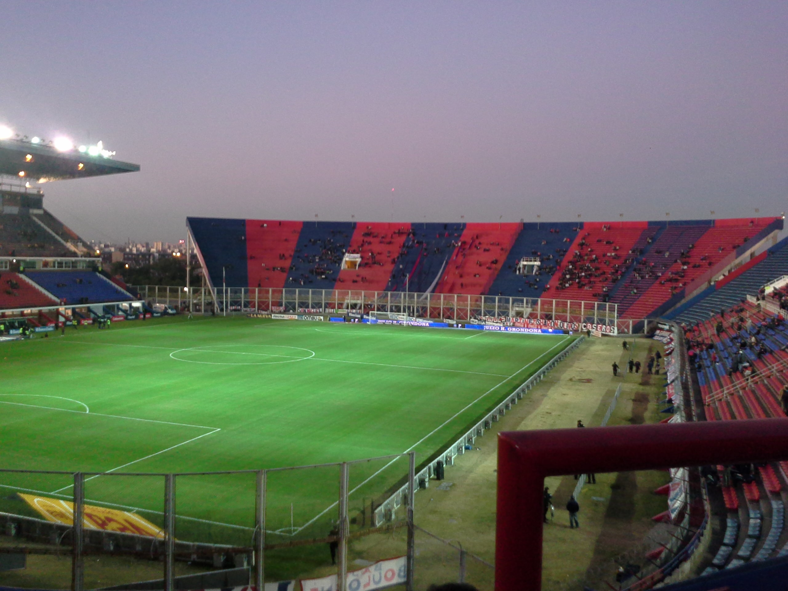 สนามแข่ง : Estadio Pedro Bidegain