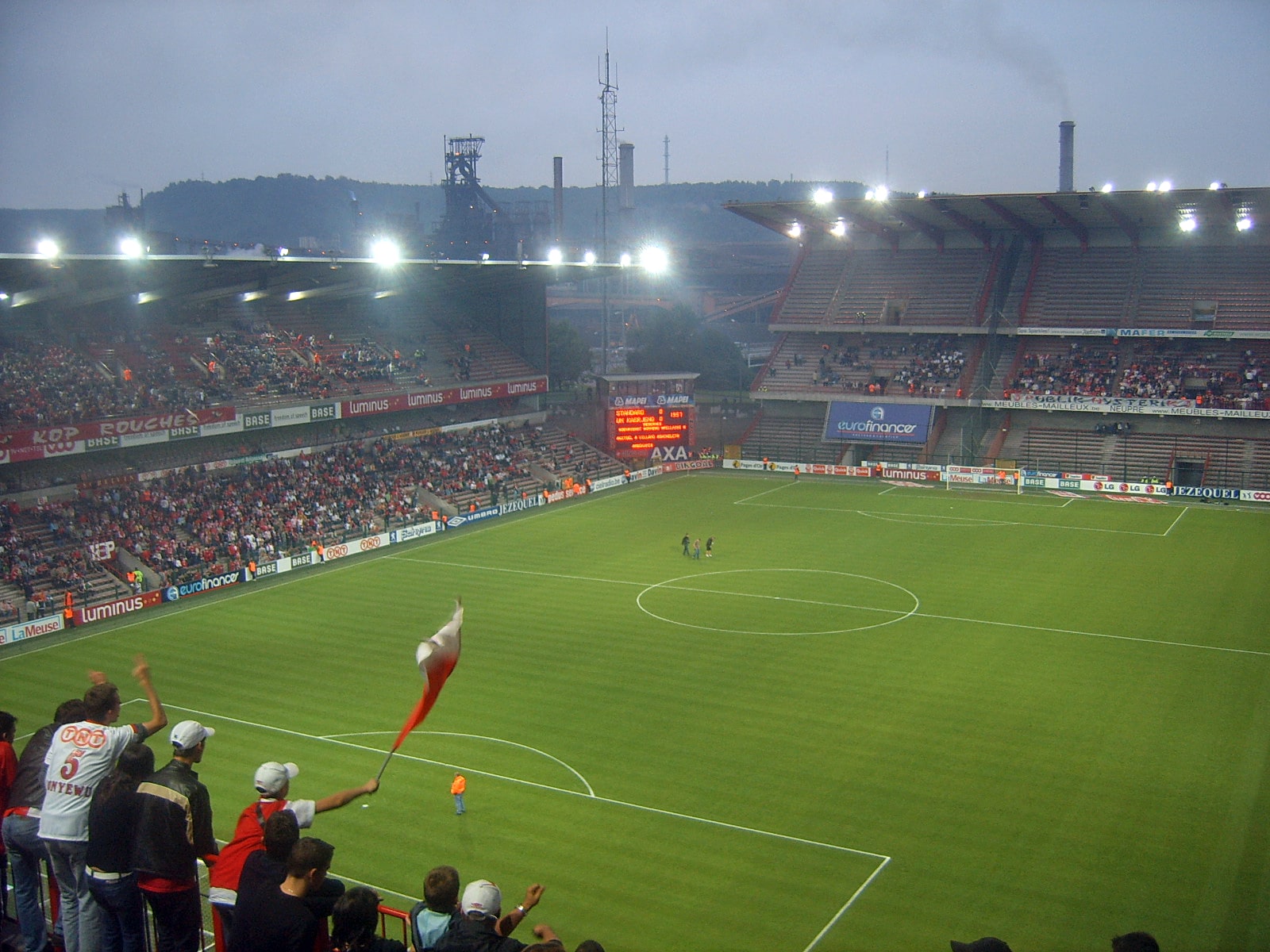 สนามแข่ง : Stade Maurice Dufrasne