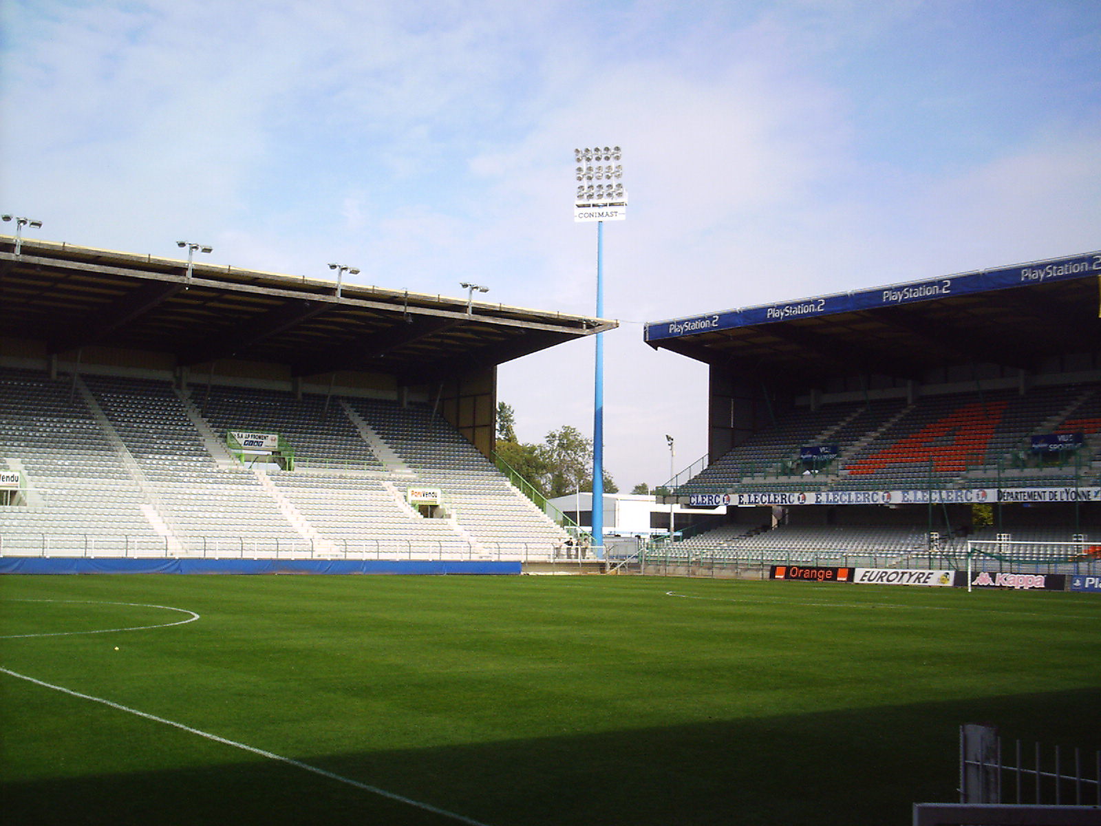 สนามแข่ง : Stade de l'Abbé-Deschamps