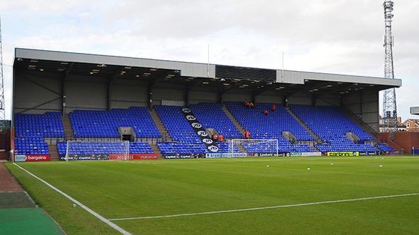 สนามแข่ง : Prenton Park