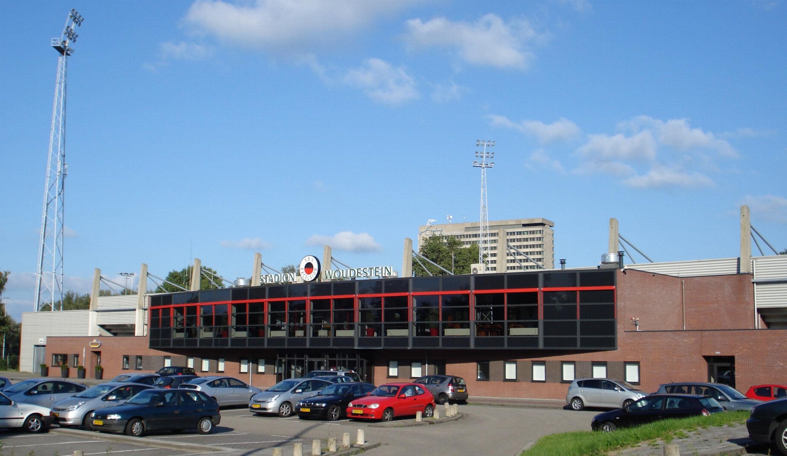 สนามแข่ง : Stadion Woudestein