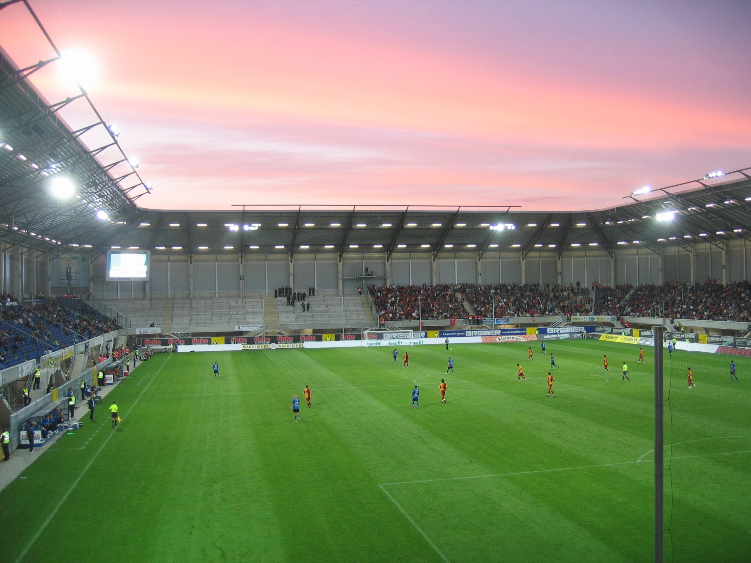 สนามแข่ง : Benteler Arena