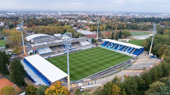 สนามแข่ง : Merck-Stadion am Böllenfalltor