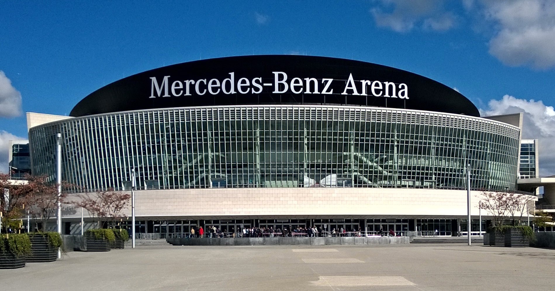 สนามแข่ง : Mercedes-Benz Arena