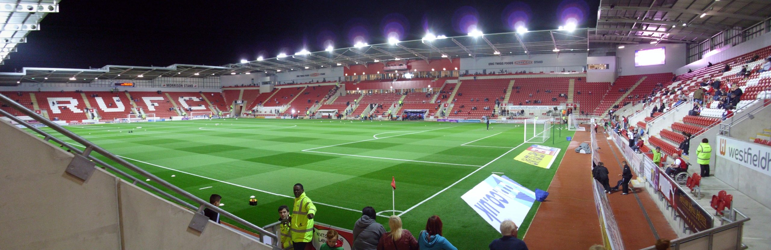 สนามแข่ง : New York Stadium