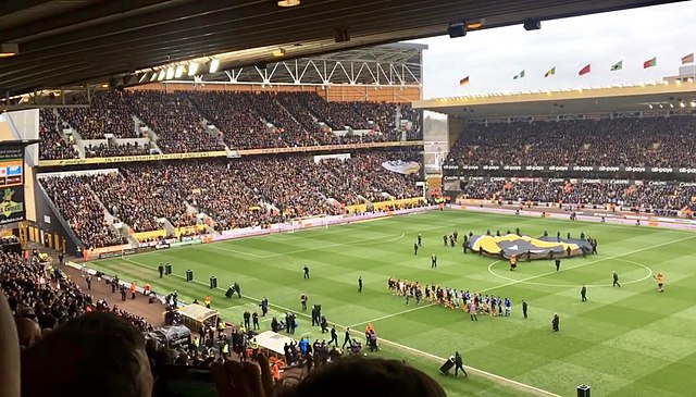 สนามแข่ง : Molineux Stadium