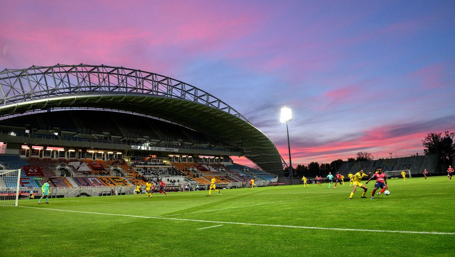 สนามแข่ง : Stade Gabriel Montpied