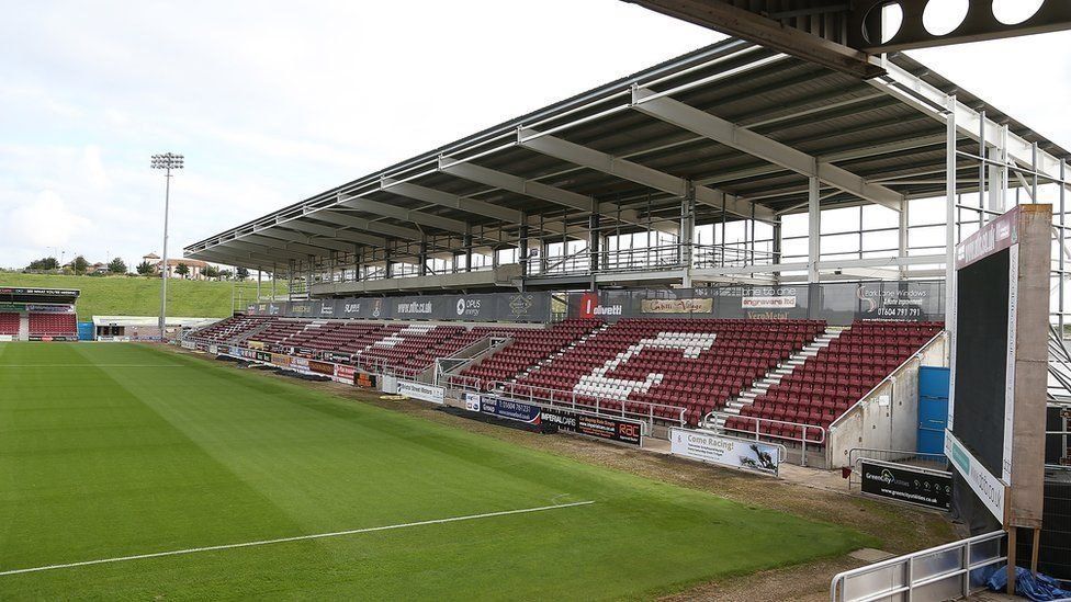 สนามแข่ง : Sixfields Stadium