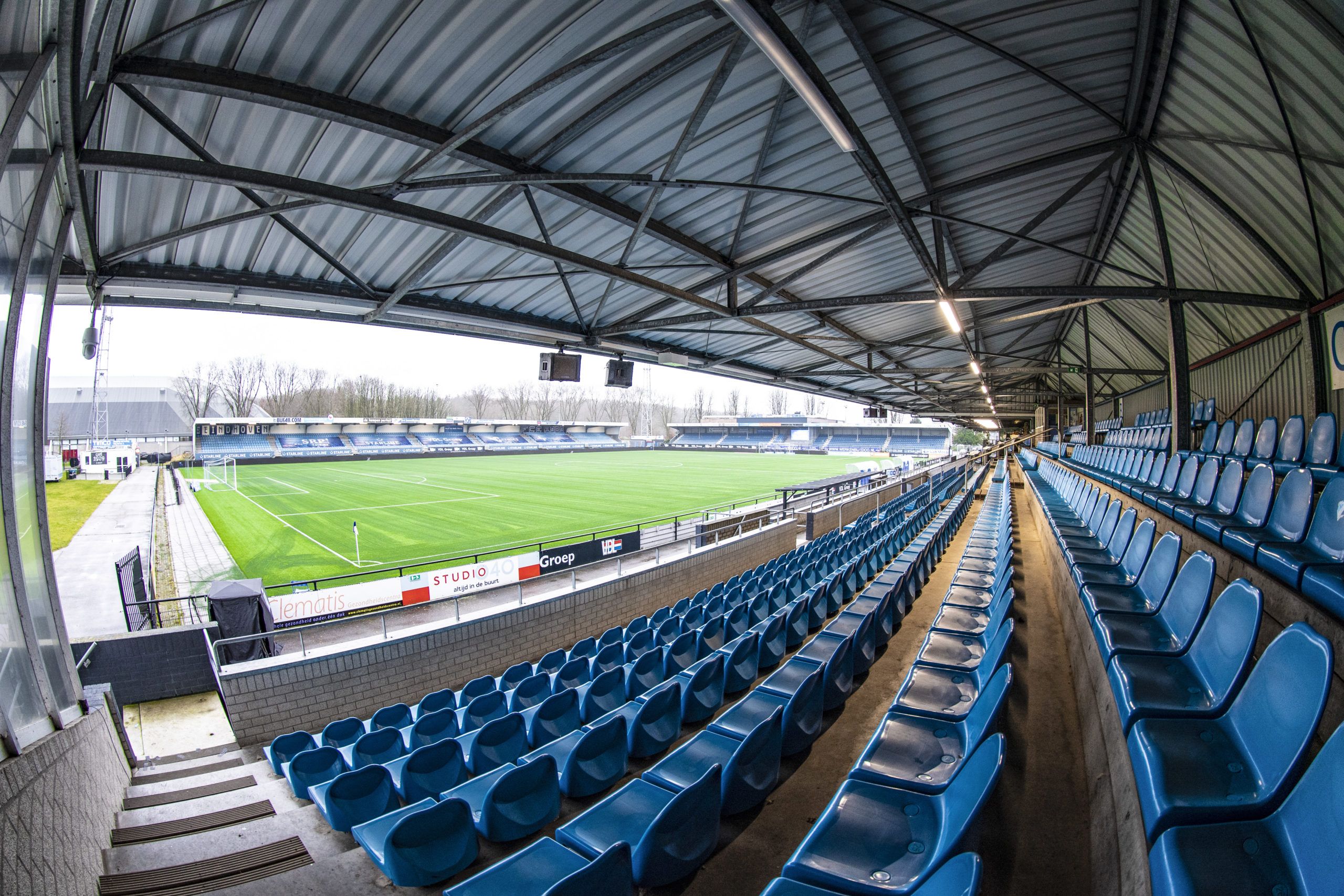 สนามแข่ง : Jan Louwers Stadion