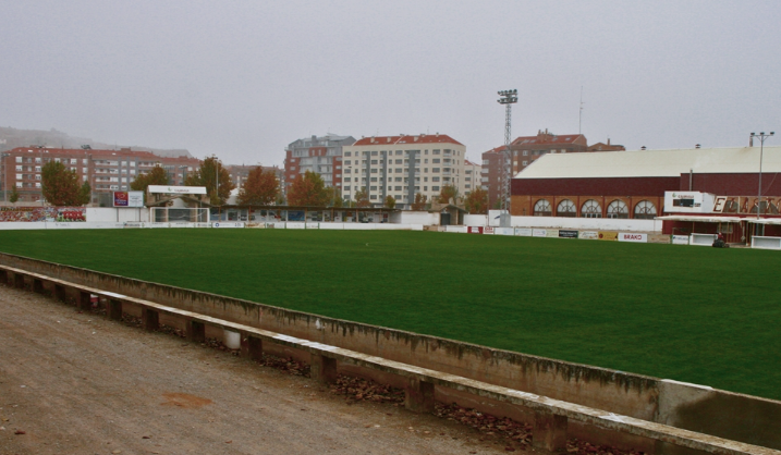 สนามแข่ง : Estadio Sendero