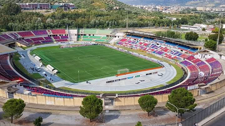 สนามแข่ง : Stadio San Vito-Gigi Marulla