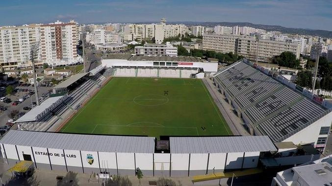 สนามแข่ง : Estádio de São Luís