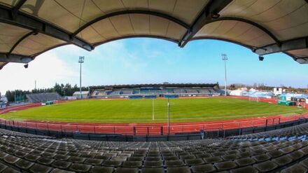 สนามแข่ง : Stade René Gaillard