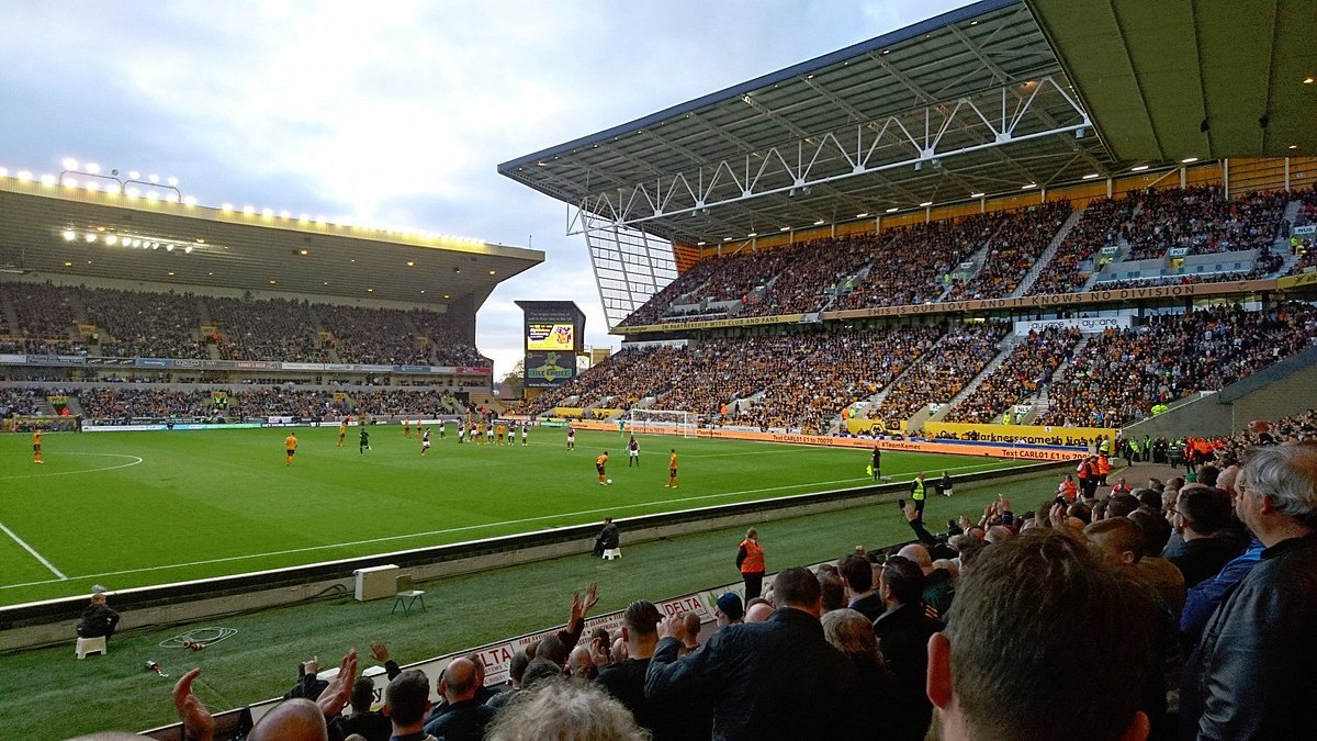 สนามแข่ง : Molineux Stadium