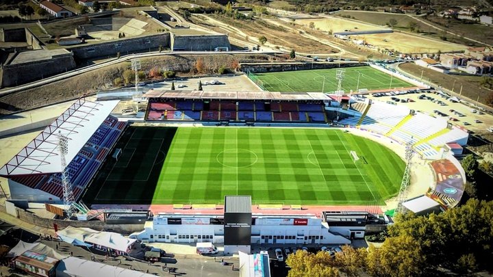 สนามแข่ง : Estádio Municipal Eng. Manuel Branco Teixeira