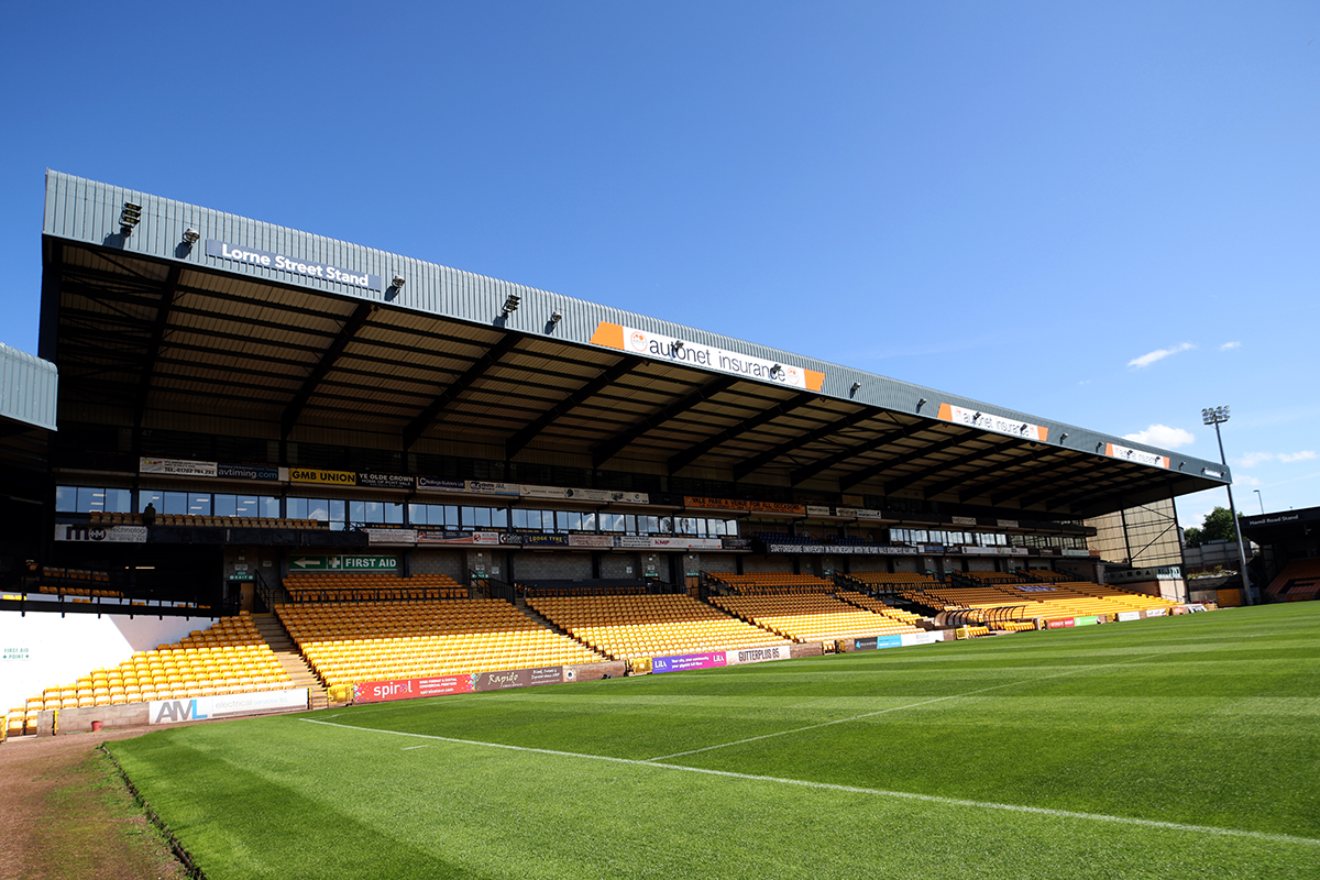 สนามแข่ง : Vale Park