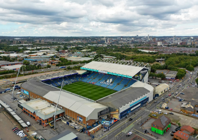 สนามแข่ง : Elland Road