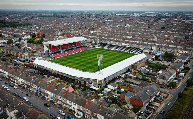 สนามแข่ง : Blundell Park