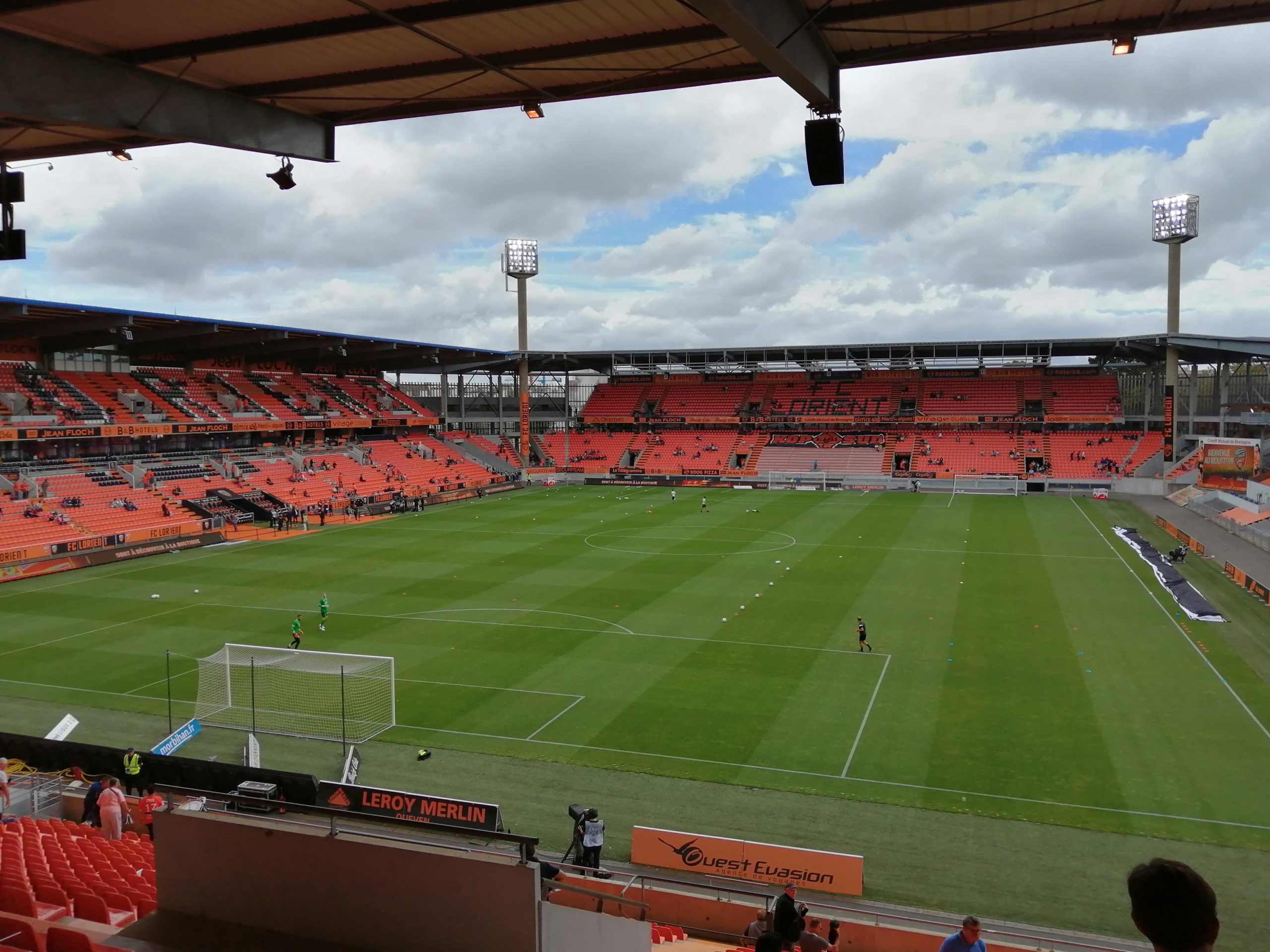 สนามแข่ง : Stade Yves Allainmat - Le Moustoir