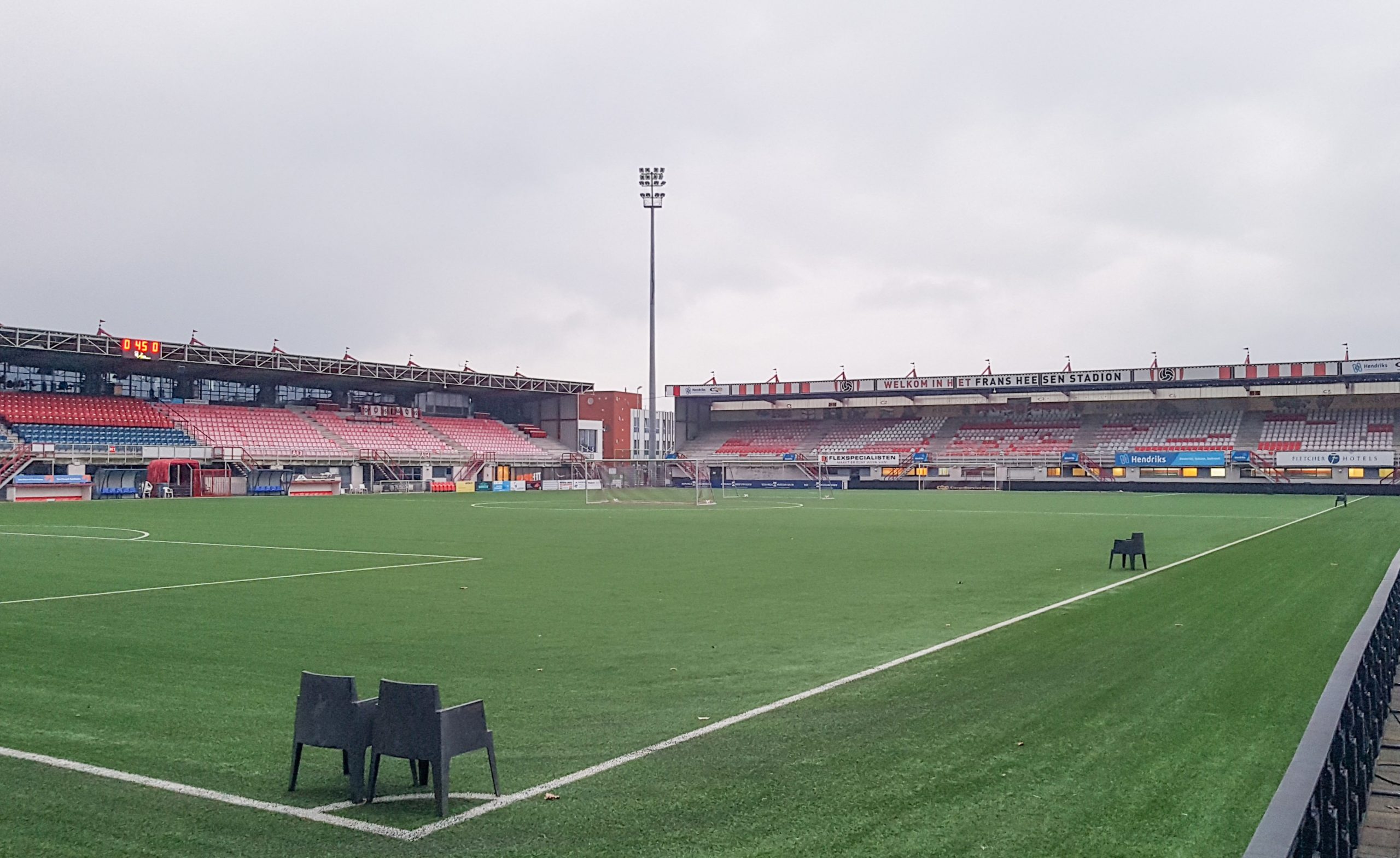 สนามแข่ง : Frans Heesen Stadion