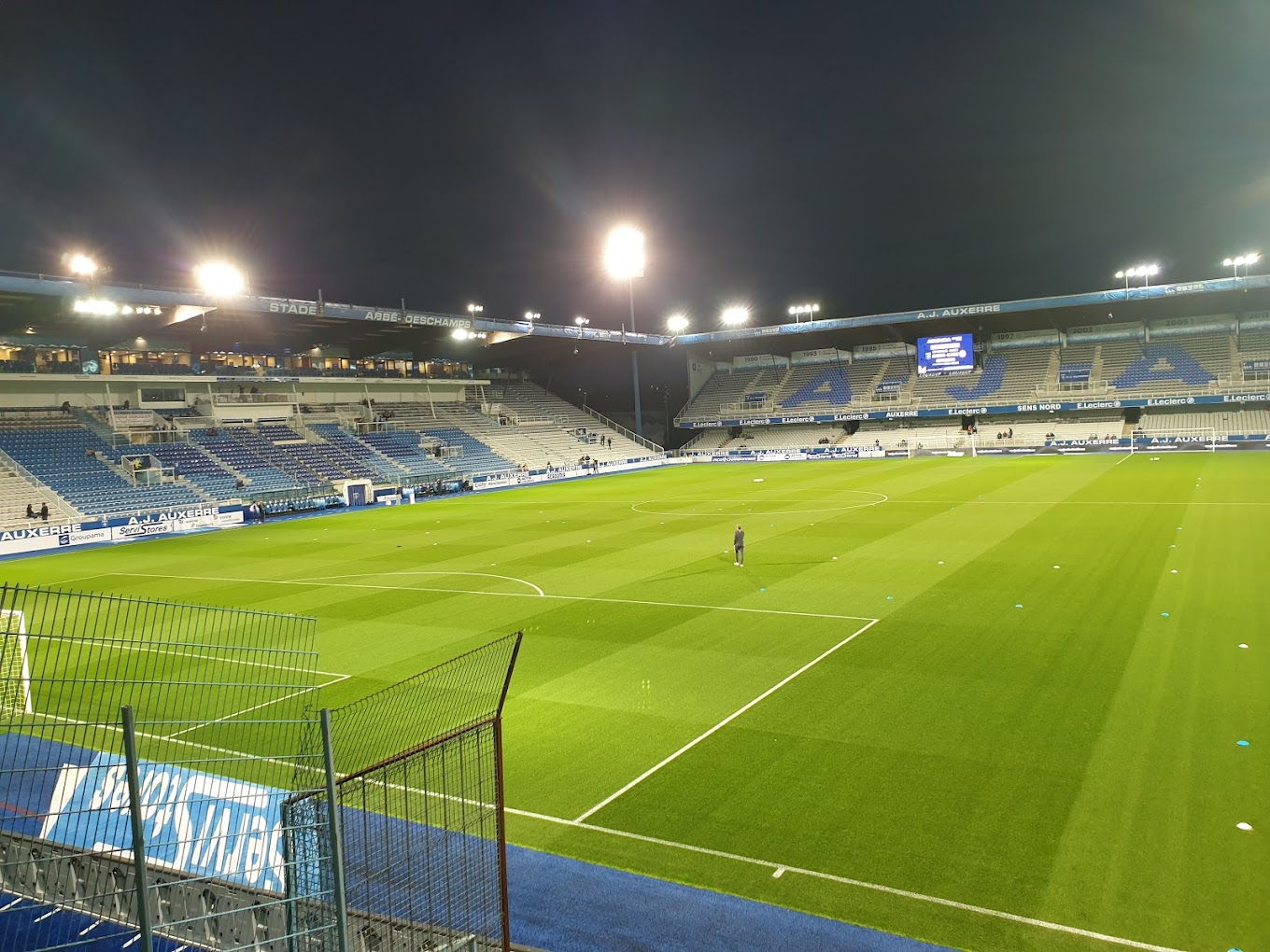 สนามแข่ง : Stade de l'Abbé-Deschamps