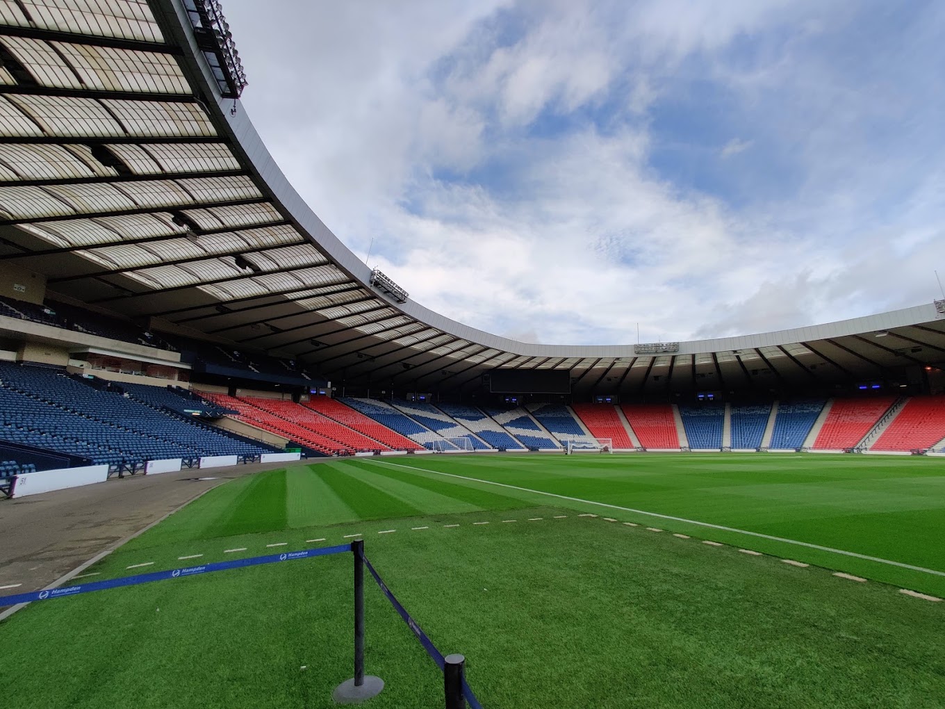 สนามแข่ง : แฮมป์เดนพาร์ก