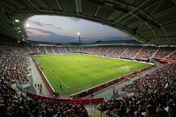 สนามแข่ง : AFAS Stadion