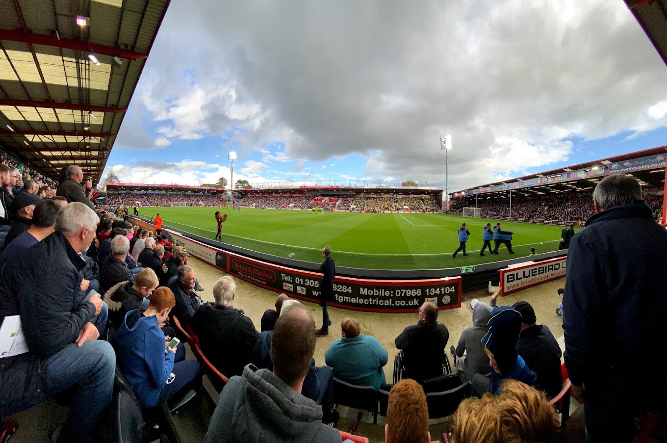 สนามแข่ง : Vitality Stadium