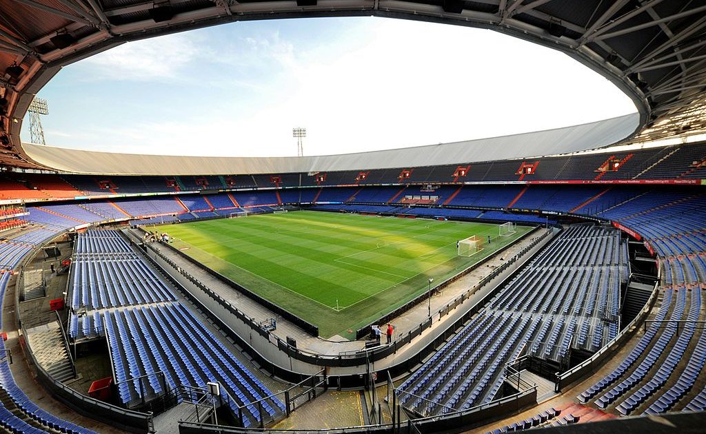 สนามแข่ง : Feyenoord Stadium