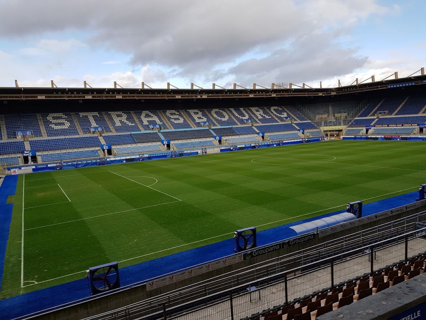 สนามแข่ง : Stade de la Meinau