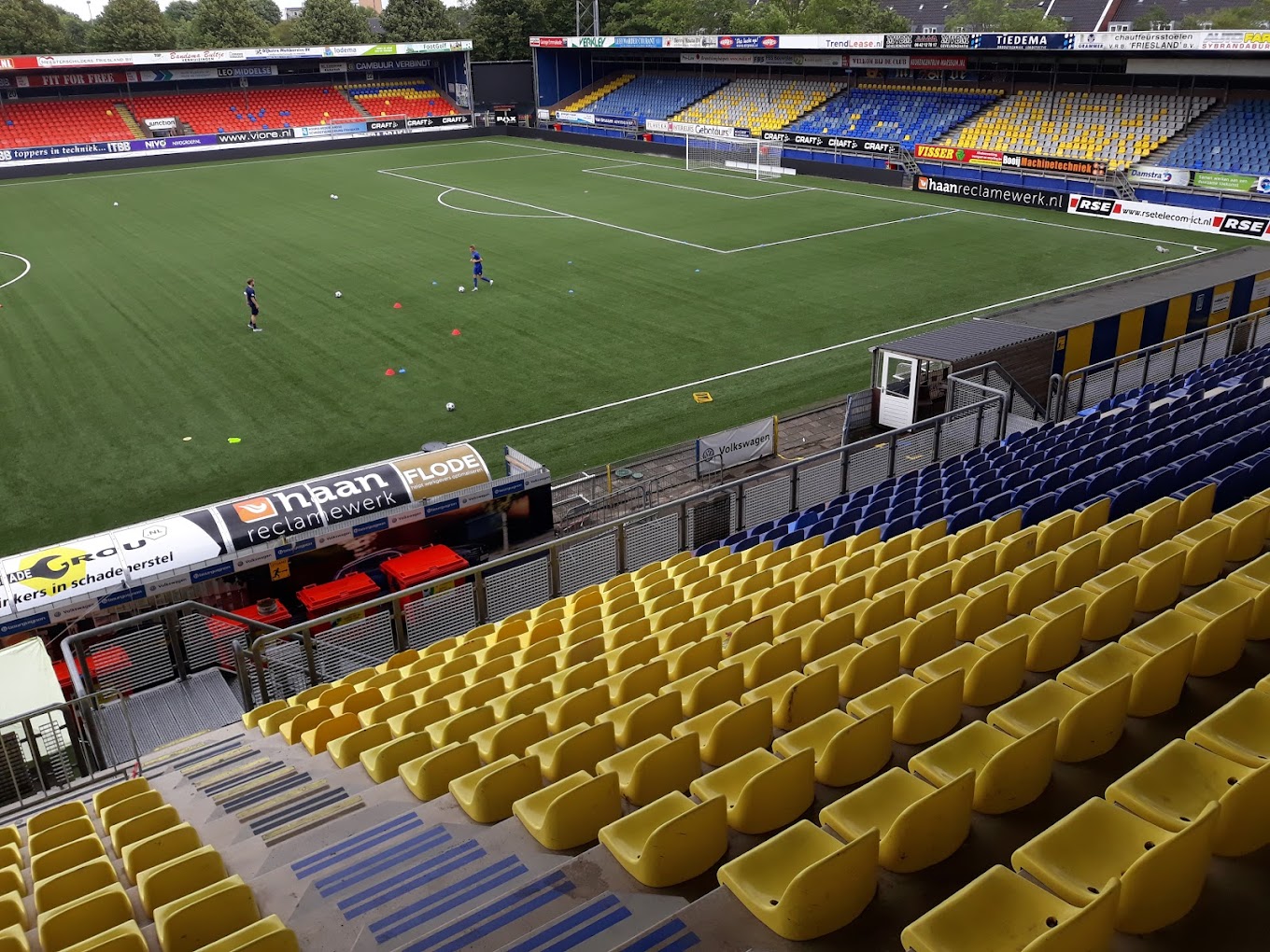 สนามแข่ง : Cambuur Stadion