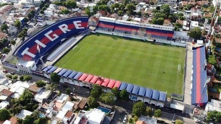 สนามแข่ง : Estadio José Dellagiovanna