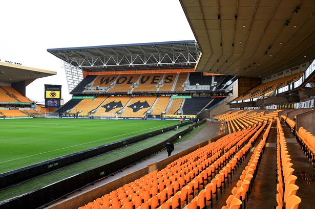 สนามแข่ง : Molineux Stadium