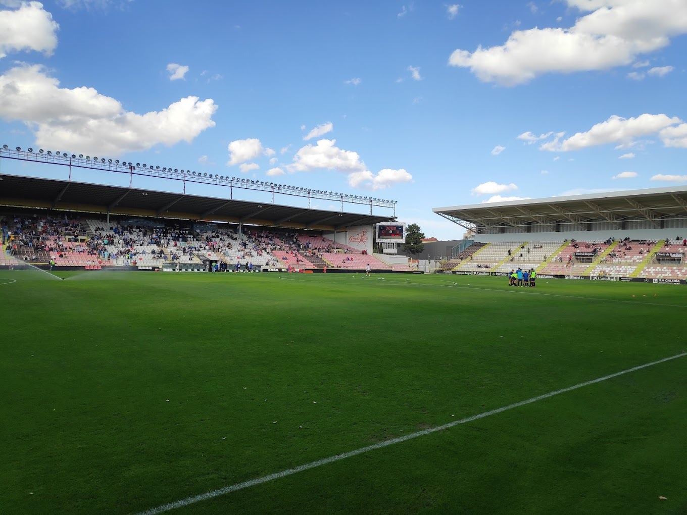 สนามแข่ง : Estadio El Plantío