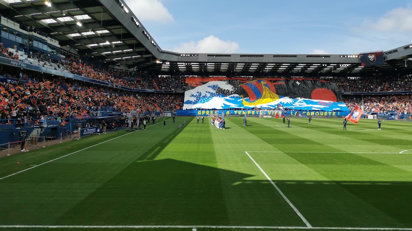 สนามแข่ง : Stade Michel-d'Ornano